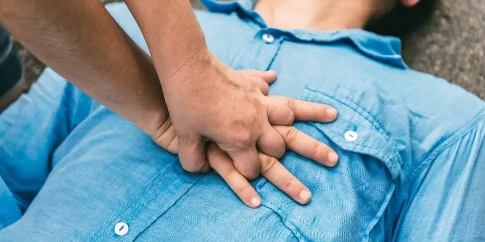 أسباب النوبات القلبية لدى الشباب وكيفية حمايتهم
