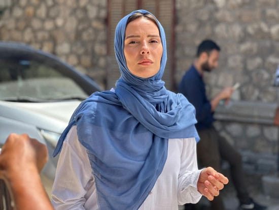 شاهدي إطلالات إيمان العاصي بالحجاب في المسلسل شاهدي إطلالات إيمان العاصي بالحجاب في المسلسل