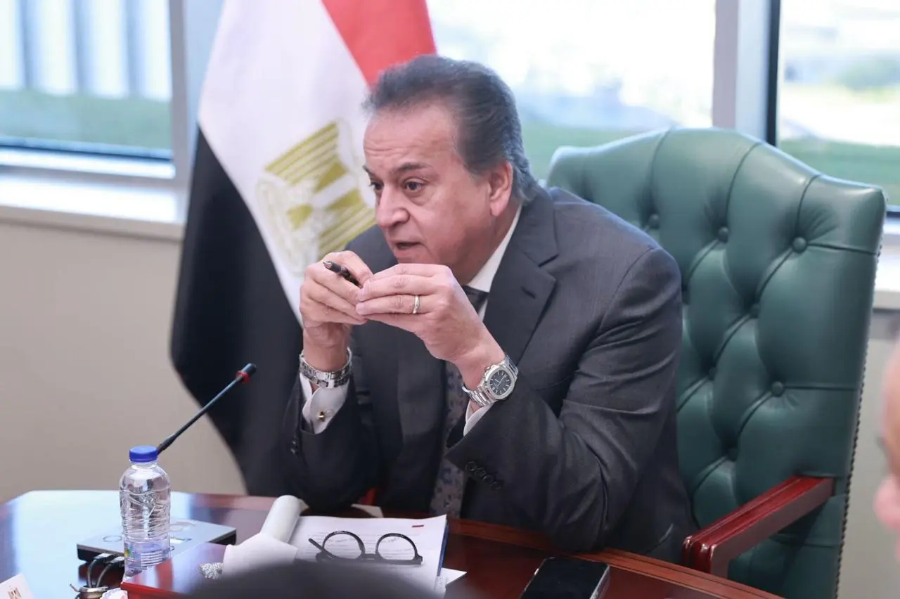 وزير الصحة والسكان