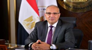 هاني سويلم.. وزير يسمع صوت شكوى المياه