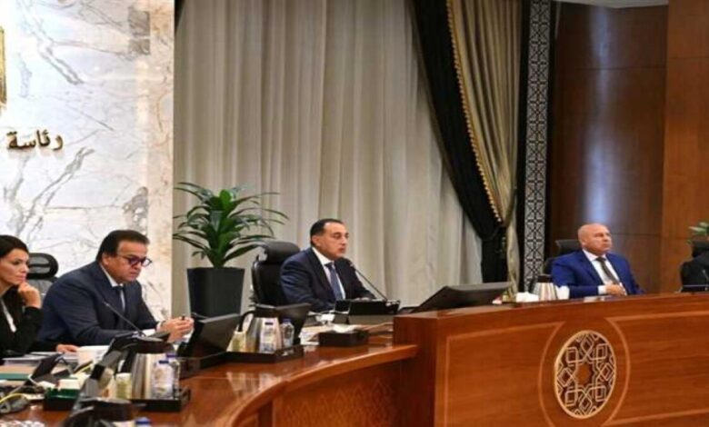 «تريليون و400 مليار جنيه و55 ألف وظيفة.. تفاصيل قرارات الحكومة لتحريك الاستثمار وحماية العمالة»