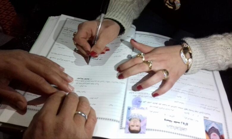 «الشبكة والشقة والعشاء.. رحلة البحث عن مفتاح الزواج»