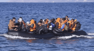 «تذكرة بلا عودة.. شباب يطاردون الحلم فوق أمواج لا ترحم»