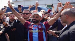 الليلة في طرابزون.. العد التنازلي يبدأ لظهور محمد صلاح بقميصه الجديد