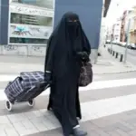 إيطاليا تتجه لحظر النقاب والبرقع بشكل كامل.. مشروع قانون لإلغاء الاستثناءات الدينية وتشديد العقوبات