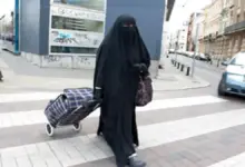 إيطاليا تتجه لحظر النقاب والبرقع بشكل كامل.. مشروع قانون لإلغاء الاستثناءات الدينية وتشديد العقوبات