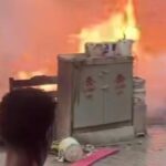 حريق هائل يهز شارع الجامع بالجيزة قرب مستشفى الصدر.. ألسنة اللهب تتصاعد والدفع بسيارات الإطفاء