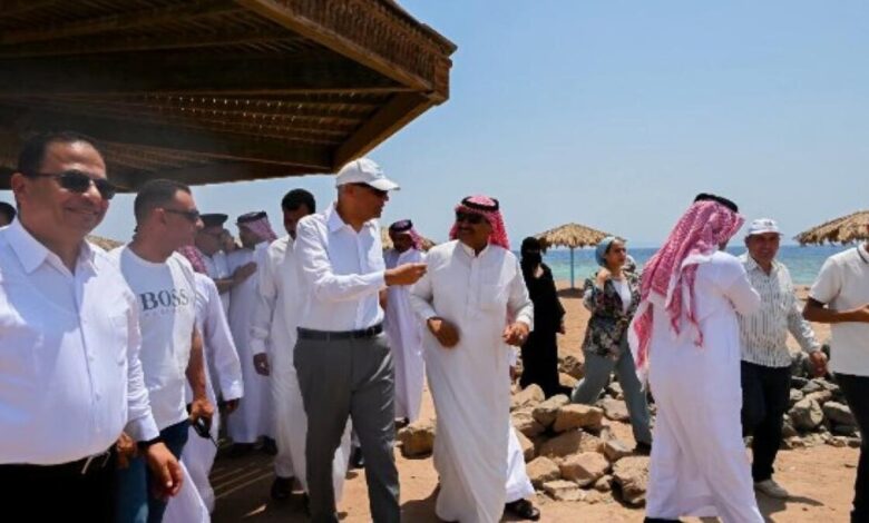محافظ جنوب سيناء يضع حجر أساس تطوير مدخل دهب.. ويؤكد: نسعى لترسيخ مكانتها كوجهة سياحية عالمية