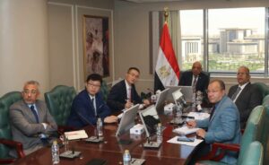 الكهرباء و«هواوي» تبحثان تصنيع بطاريات تخزين الطاقة محليًا وإنشاء محطات بسعة 4000 ميجاوات ساعة