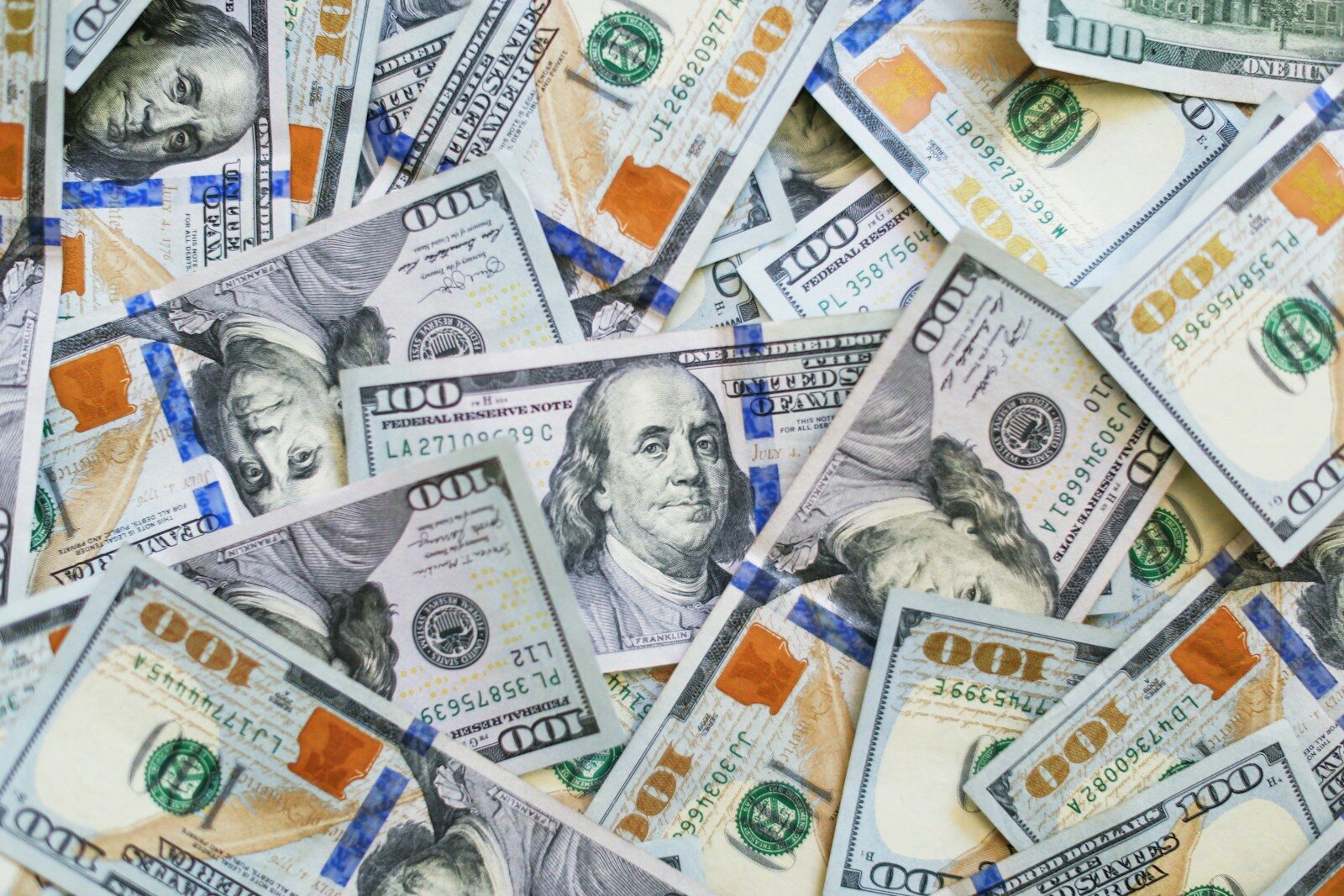 سعر الدولار في البنوك اليوم .. تحركات هادئة وترقب في السوق المصرفي