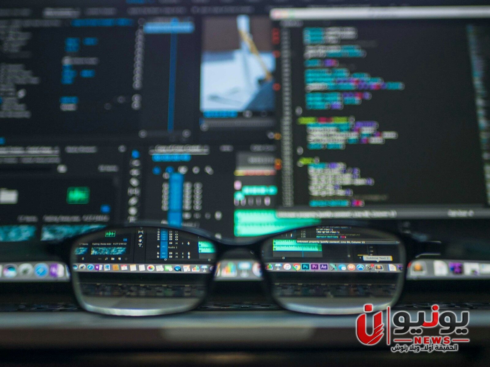 closeup photo of eyeglasses