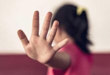 تفاصيل صدمت الأهالي.. طفلة في السابعة تكشف مأساة أسرية وراءها شقيق والدها