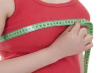 تكبير الصدر طبيعيًا.. ما الممكن وما المبالغات الشائعة؟