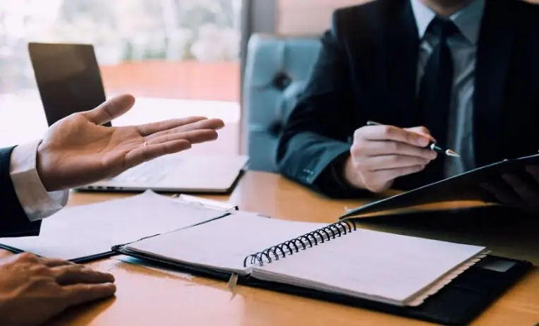 حقوق العامل بعد انتهاء عقد العمل.. ما المستحقات الأساسية؟