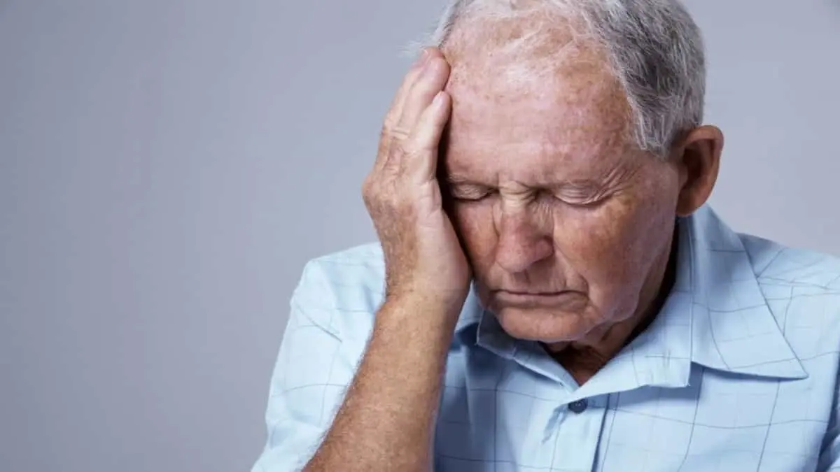 متابعة مرضى الزهايمر .. دعم طبي وأسري متكامل