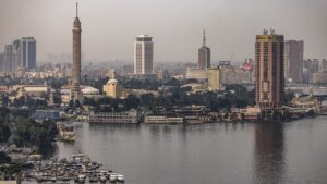 تطوير التعليم الرقمي: كيف تعيد التكنولوجيا الذكية صياغة مستقبل المدارس والجامعات؟