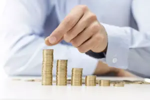 الفرق بين الحساب الجاري وحساب التوفير.. أيهما يناسبك؟