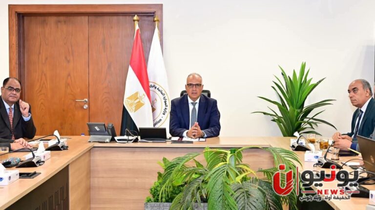 «حوكمة المياه» على طاولة وزير الري.. سويلم يدفع بخطة للإصلاح المؤسسي وتوسيع مشاركة المواطنين والقطاع الخاص