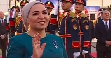 رسائل دبلوماسية ناعمة.. دلالات "بروش" السيدة انتصار السيسي في استقبال الرئيس الصيني وقرينته