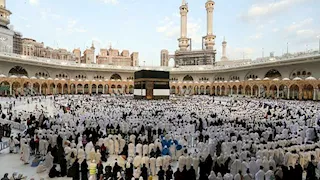 أمن العاصمة المقدسة يحسم حقيقة «محاولة إرهابية» داخل الحرم المكي