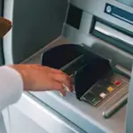 بطاقة البنك انتهت صلاحيتها.. ماذا يحدث للحساب؟