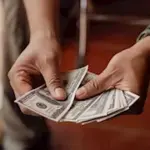 حدود السحب والإيداع.. لماذا تختلف من بنك لآخر؟